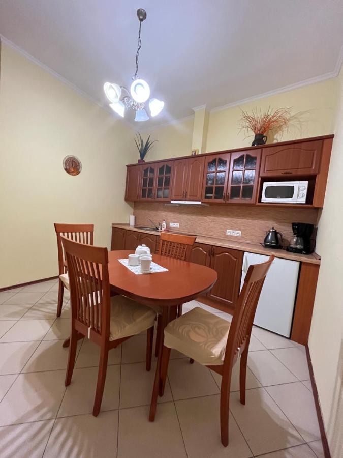 Apartment Colonnade Carlsbad Карлови Вари Екстериор снимка